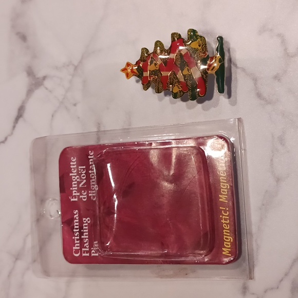 $4 Add-on Flashing Christmas Tree Pin - Magnetic Back - Picture 2 of 6